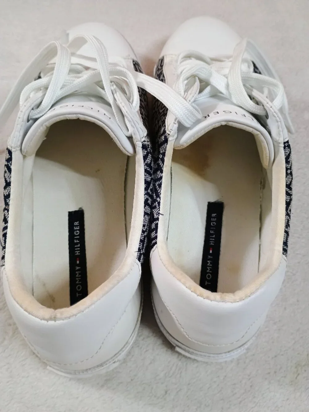 VGUC Tommy Hilfiger Lucis Size 9M White Monogram Canvas Court Sneaker Shoes